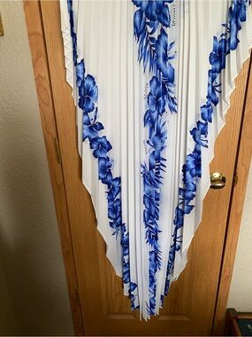 White and Blue Floral Pleated Kaftan